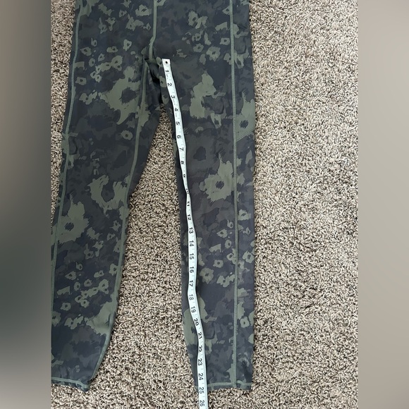 Vuori The Stride Athletic Full Length Leggings Green Camo Floral Size Small - Picture 15 of 15